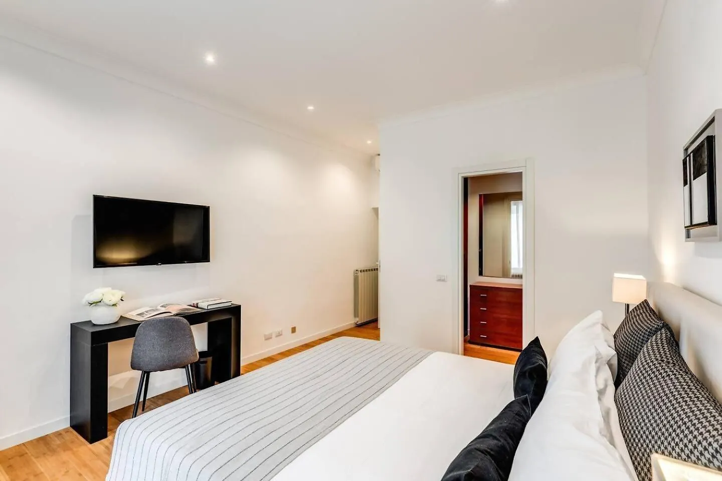 Charming Flat By The Vatican Rome Apartment